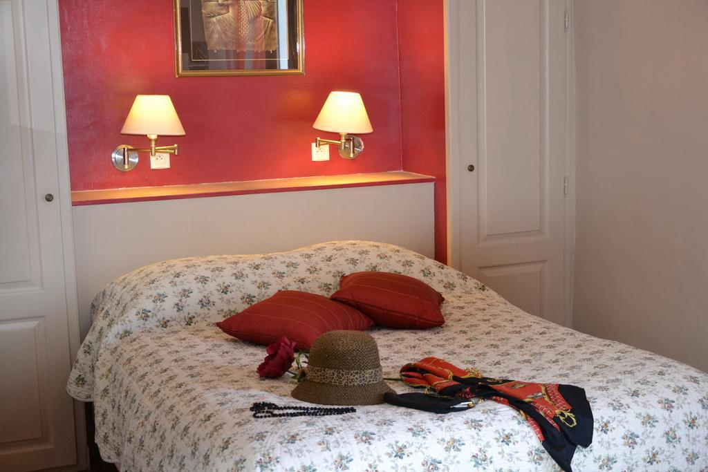 Hotellerie De L'Esplanade Rians  Rum bild