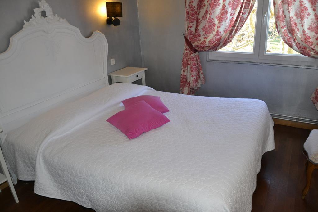 Hotellerie De L'Esplanade Rians  Rum bild