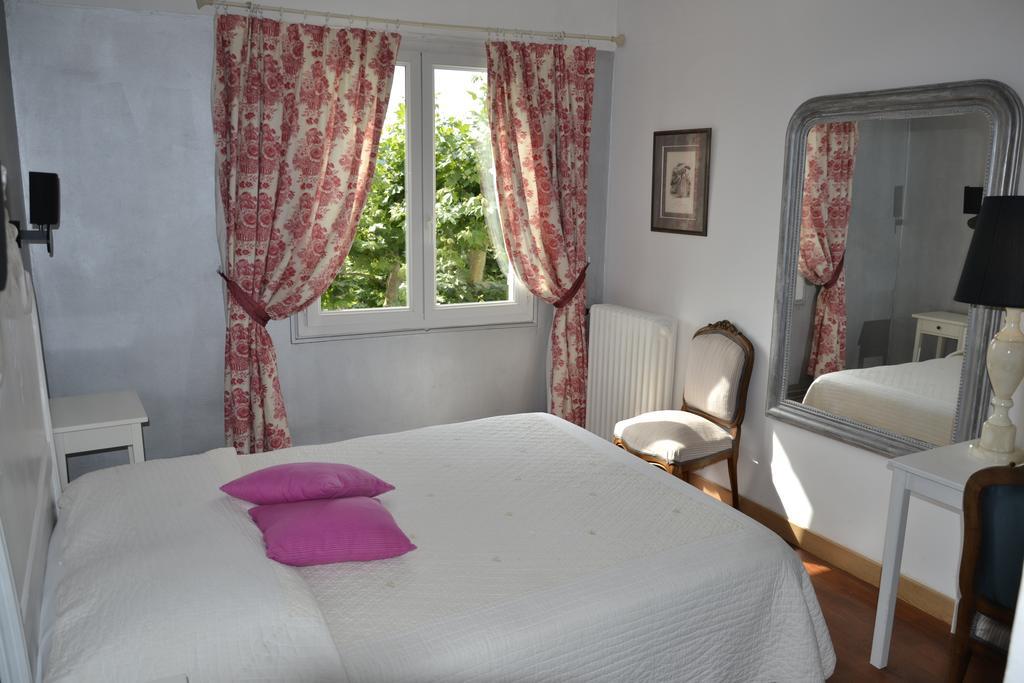 Hotellerie De L'Esplanade Rians  Rum bild